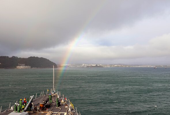 USS Paul Ignatius (DDG 117) pulls into Plymouth, England.