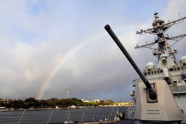 USS Paul Ignatius (DDG 117) arrives in Plymouth, England.