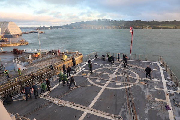 USS Paul Ignatius (DDG 117) arrives in Plymouth, England.