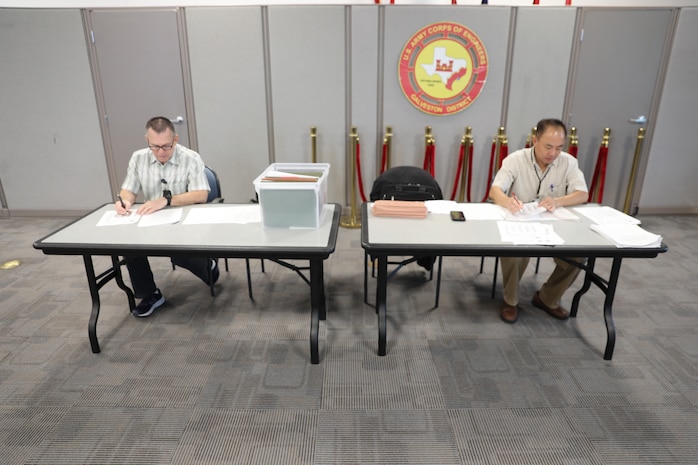 Attendees included civil and project engineers, project managers, construction superintendents, quality assurance managers, construction specialists, and dredge ship captains.