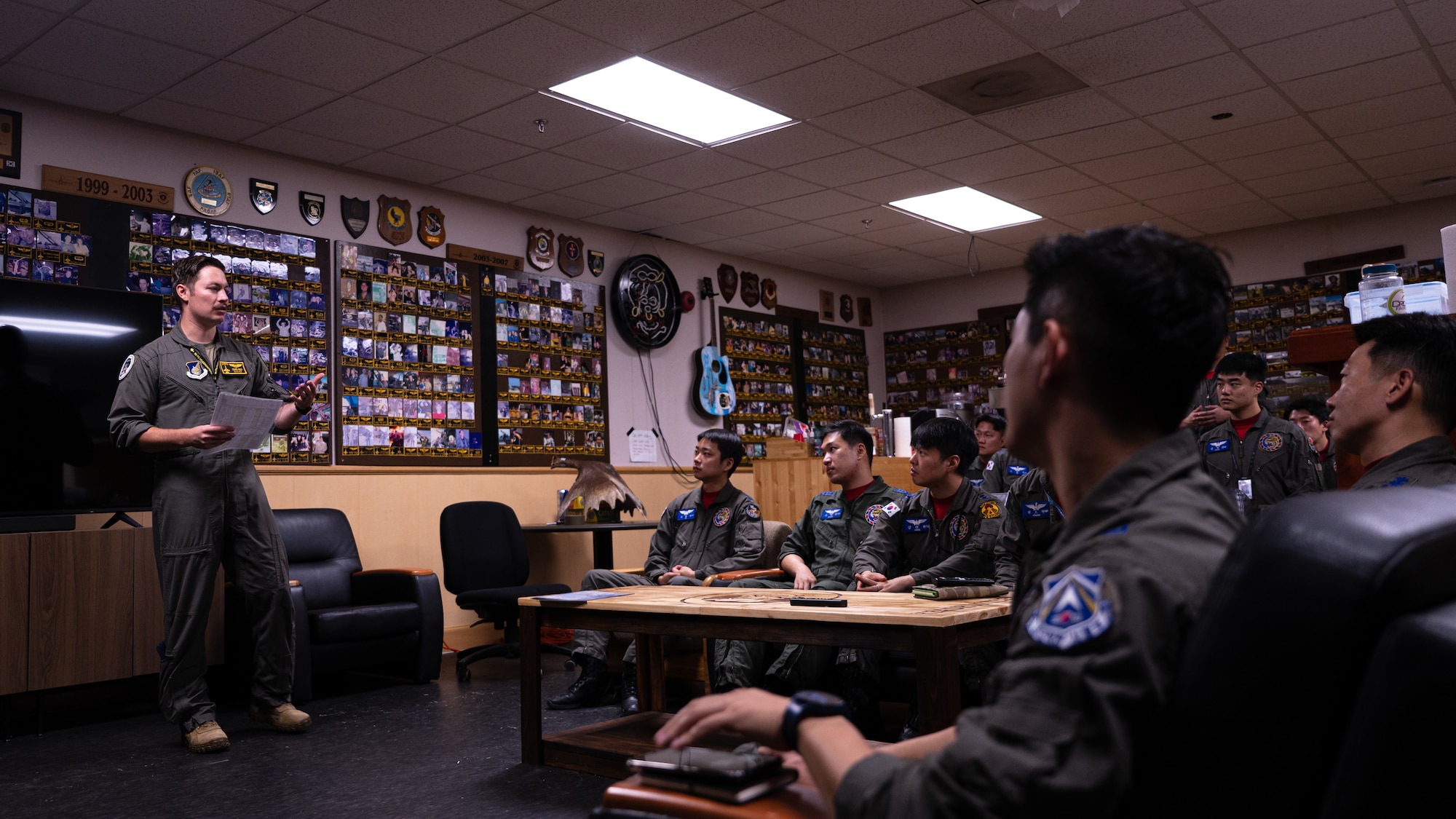 A U.S. pilot conducts a brief