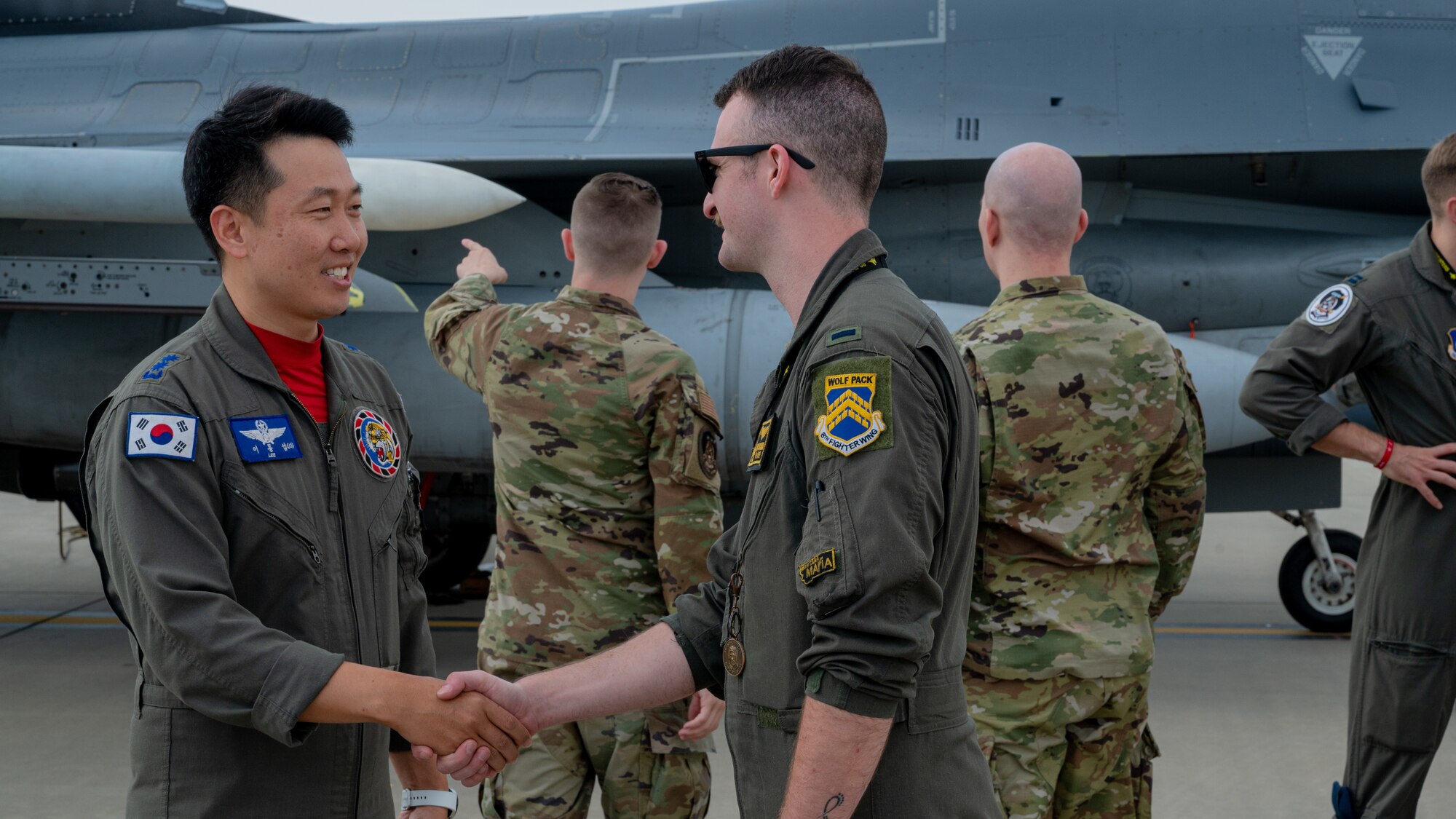 A U.S. Air Force and Republic of Korea Air Force Pilot shake hands