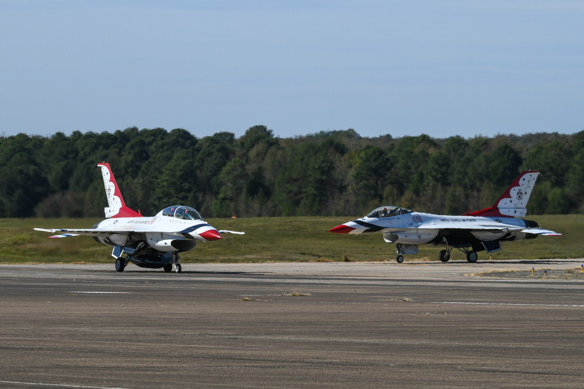 Thunderbirds F-16 at LRAFB runway.
