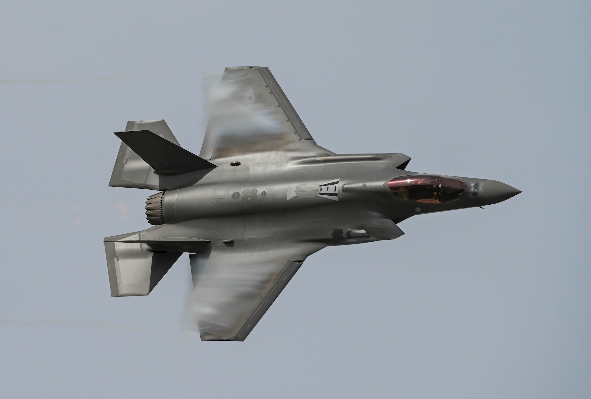 An F-35 Lightning II flying in air.