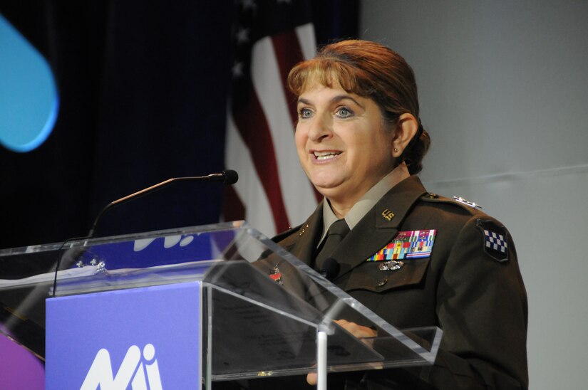 Army Reserve highlights Soldier skills at manufacturers’ summit