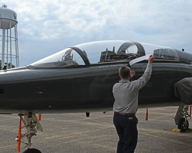 Collins assumes command of 43rd FTS