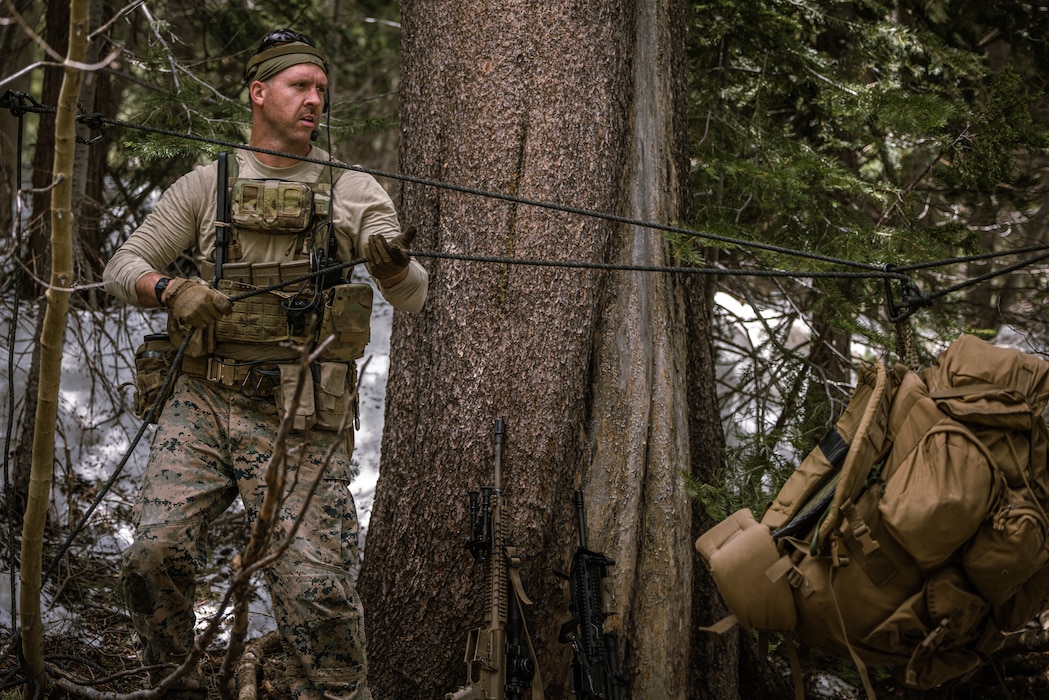 4th Reconnaissance Battalion conducts a patrol during a Mountain Exercise 4-23