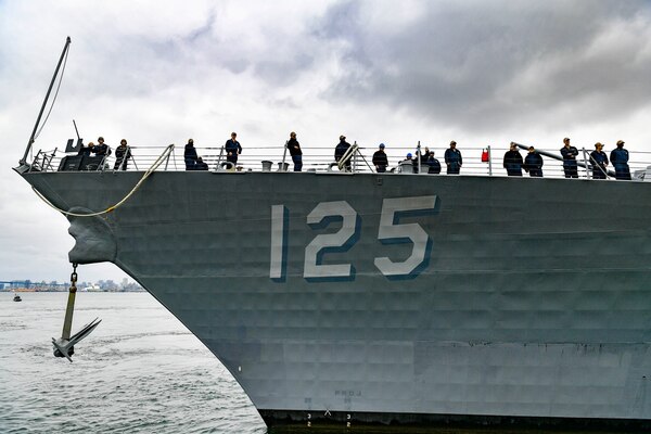 Jack H. Lucas Arrives at San Diego [Image 4 of 5]