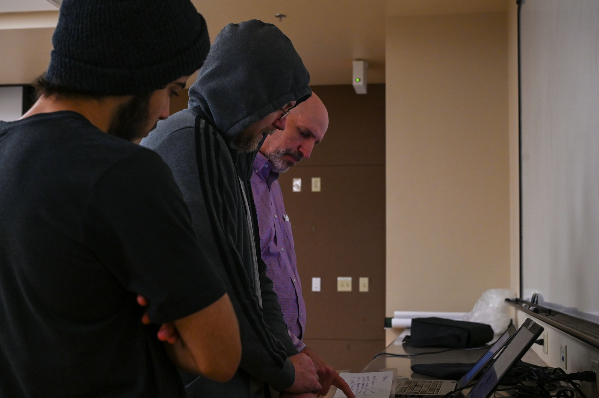 Terry Sergeant, Hardin-Simmons University professor of computer science, asks questions about the students’ hacking process during the Hackathon event on Dyess Air Force Base, Texas, Oct. 26, 2023. Instructors from the HSU computer science course assisted students and Airmen as they attempted to break into servers of their own creation using the different hacking techniques they learned during the event. (U.S. Air Force photo by Senior Airman Sophia Robello)