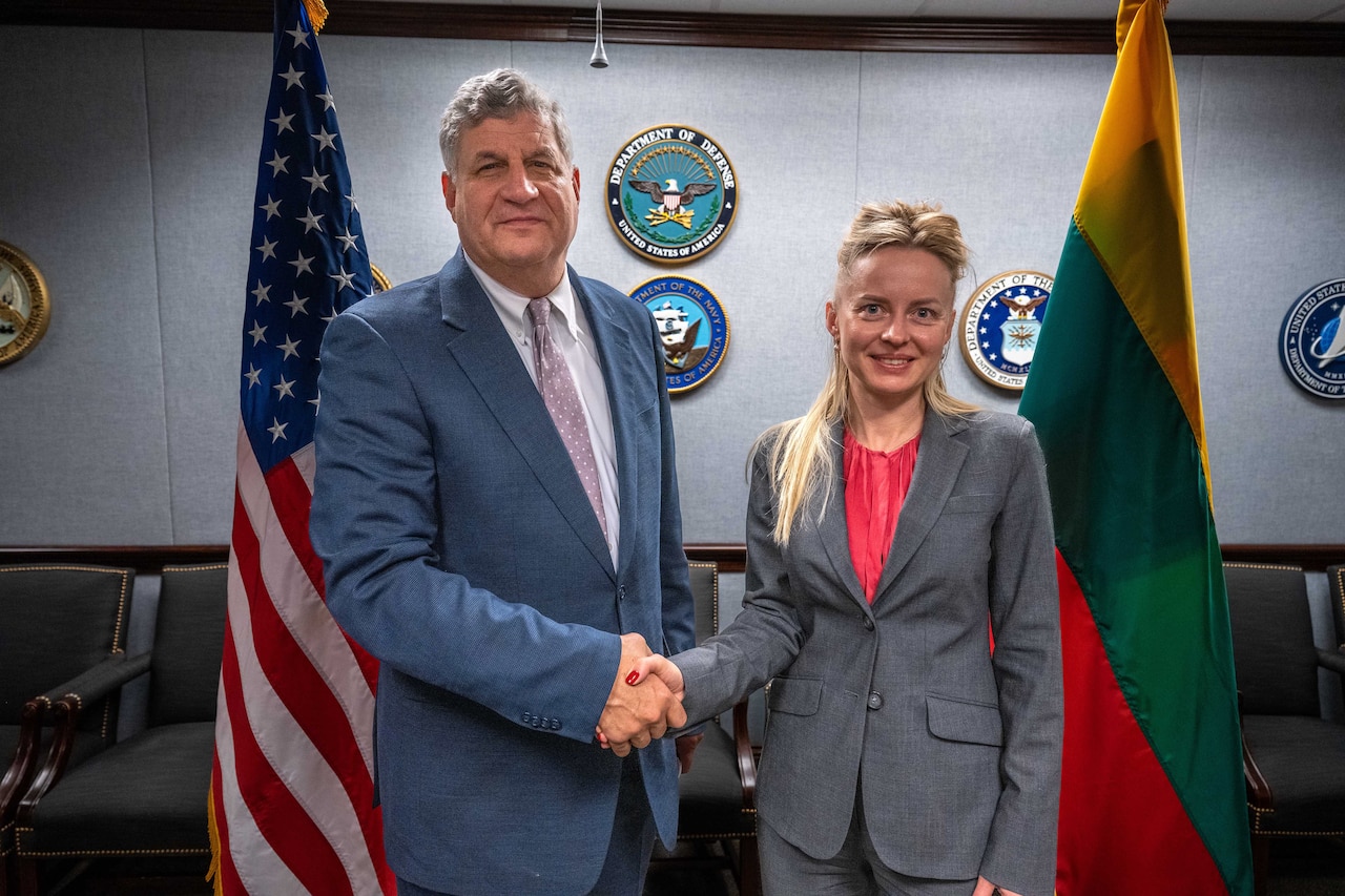 DOD, Lietuvos Krašto apsaugos ministerija pasirašo susitarimą dėl tiekimo gynybos > JAV Gynybos departamentas > Išleidimas