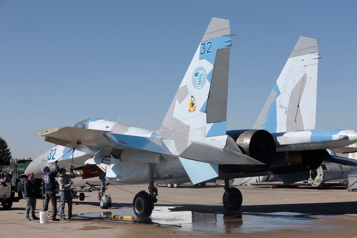 いいスタイル Sukhoi the of Museum National > TRAINER “FLANKER-C” SU-27UB 洋書