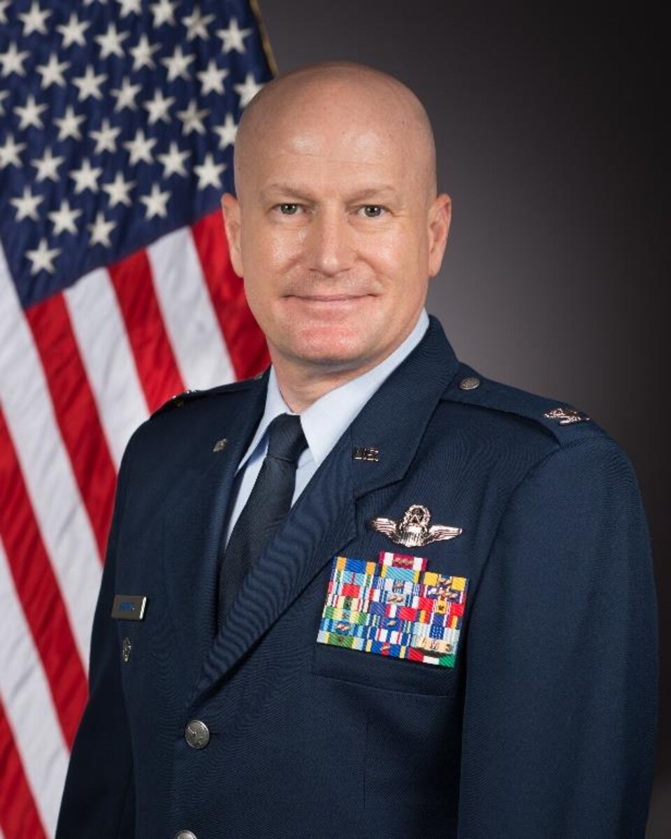 Col. Christopher Manning's studio head shot.