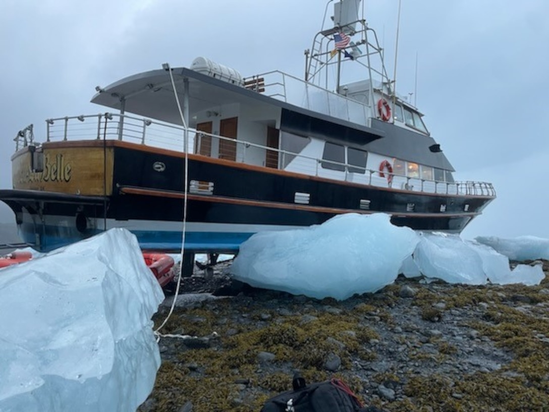 Coast Guard air crews rescue passengers in Columbia Bay