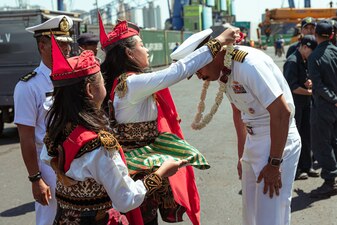 Capt. Severn Stevens, commanding officer of USS Green Bay (LPD 20), receives a traditional Indonesian welcome in  Surabaya, Indonesia.
