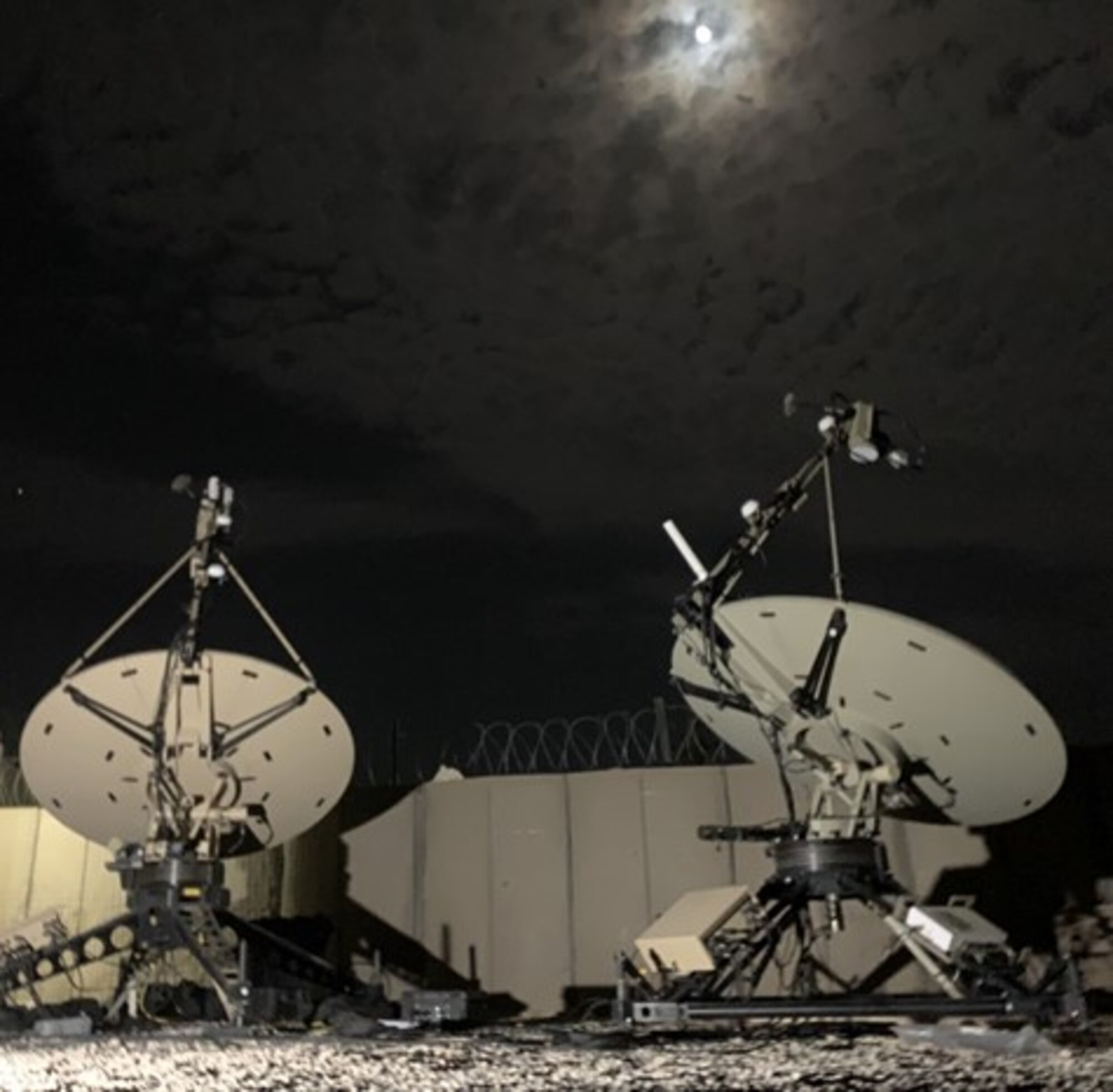 SSC Rapid Reaction Branch receives Air Force Electronic Warfare Award 
for crisis response support for Commander, U.S. Space Command; 
named Outstanding Level II Electromagnetic Warfare Unit of the Year