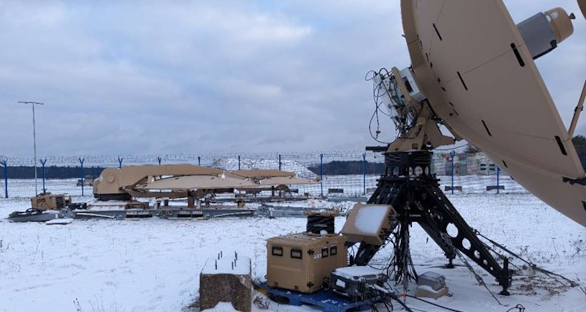 SSC Rapid Reaction Branch receives Air Force Electronic Warfare Award 
for crisis response support for Commander, U.S. Space Command; 
named Outstanding Level II Electromagnetic Warfare Unit of the Year