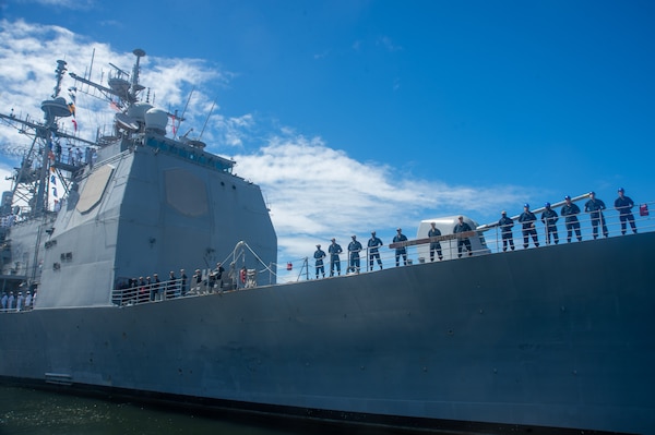 USS Shiloh (CG 67) departs Yokosuka, Japan.