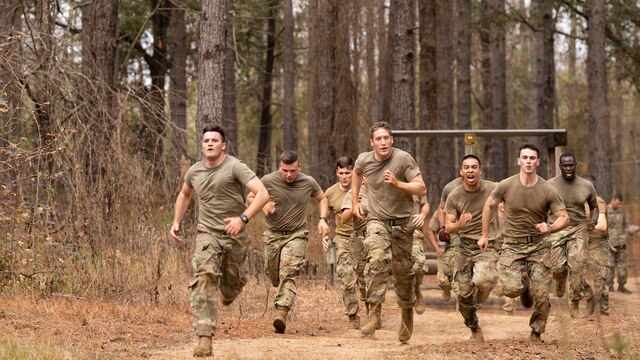 Officer Trainees Run Obstacle Course