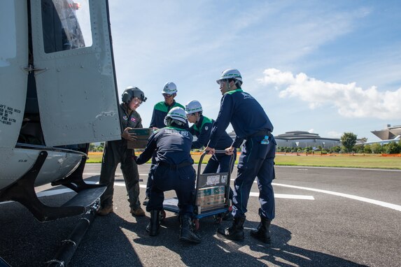 Members of the Tokyo Metropolitan Government receive a box of simulated disaster relief supplies.