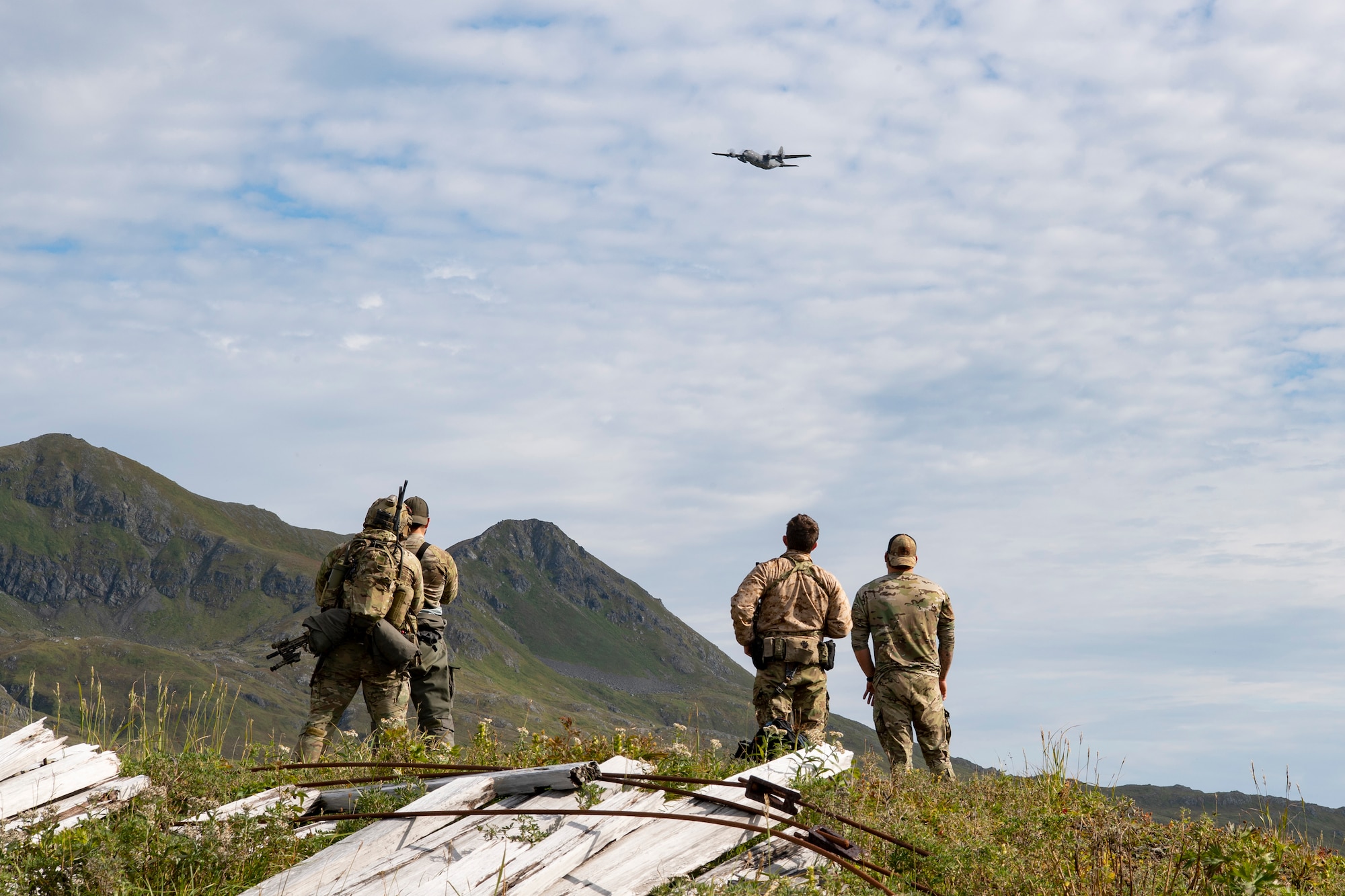 US, Canadian forces sharpen abilities in austere Alaskan region > Air Force > Article Display