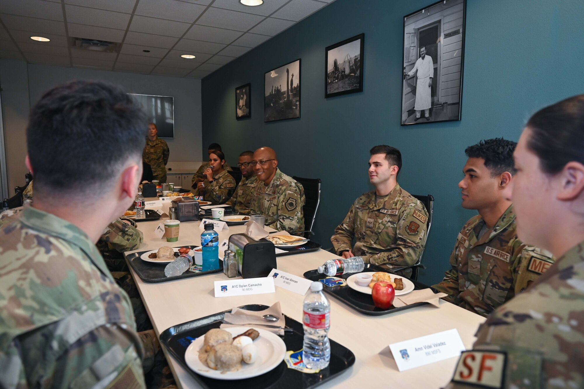 airmen and CSAF having breakfast and discussing topics important to airmen