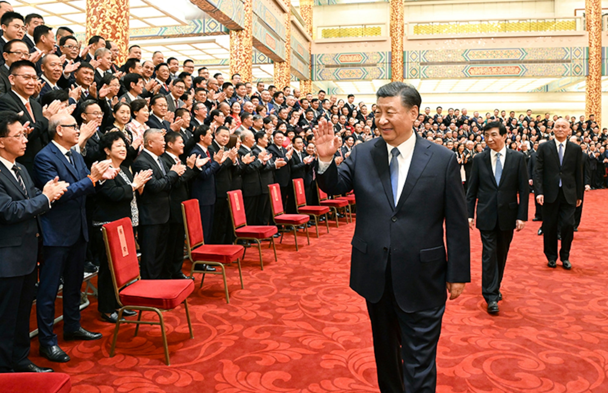 Xi Jinping meets with representatives of the 10th World Congress of Overseas Chinese Associations.