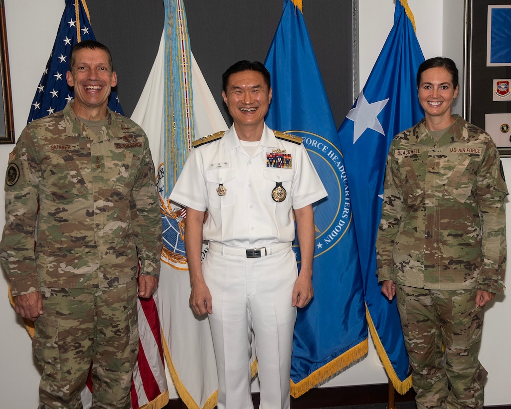 JFHQ-DODIN Commander, Lt. Gen. Robert Skinner, and JFHQ-DODIN Deputy, Brig. Gen. Heather Blackwell, were honored to host Rear Admiral Park, Kyu-Paek, Commander Republic of Korea ROK Cyber Operations Command at JFHQ-DODIN Headquarters.