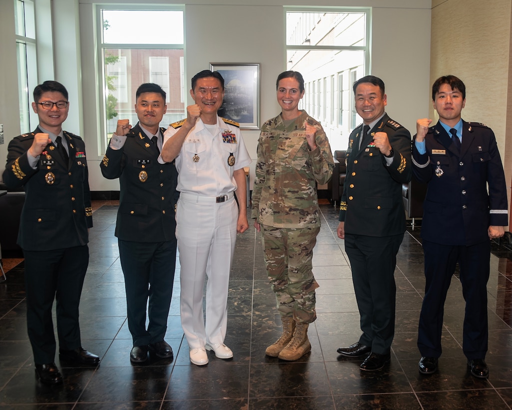 Rear Admiral Park, Kyu-Paek, Commander Republic of Korea ROK Cyber Operations Command, visits JFHQ-DODIN