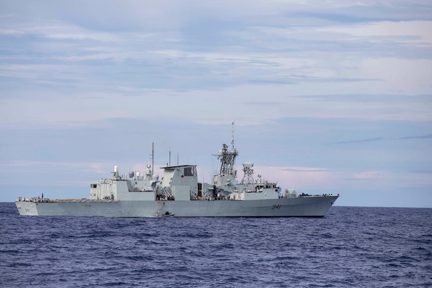 His Majesty’s Canadian Ship (HMCS) Ottawa (FFH 341) steams alongside Arleigh Burke-class guided-missile destroyer USS Ralph Johnson (DDG 114) Sep. 6 in the South China Sea. Ralph Johnson is assigned to Commander, Task Force 71/Destroyer Squadron (DESRON) 15, the Navy’s largest forward-deployed DESRON and the U.S. 7th Fleet’s principal surface force.