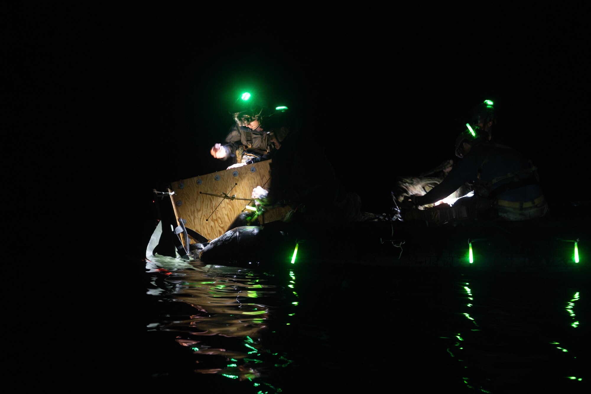 pararescuemen  assembles rescue boat in water