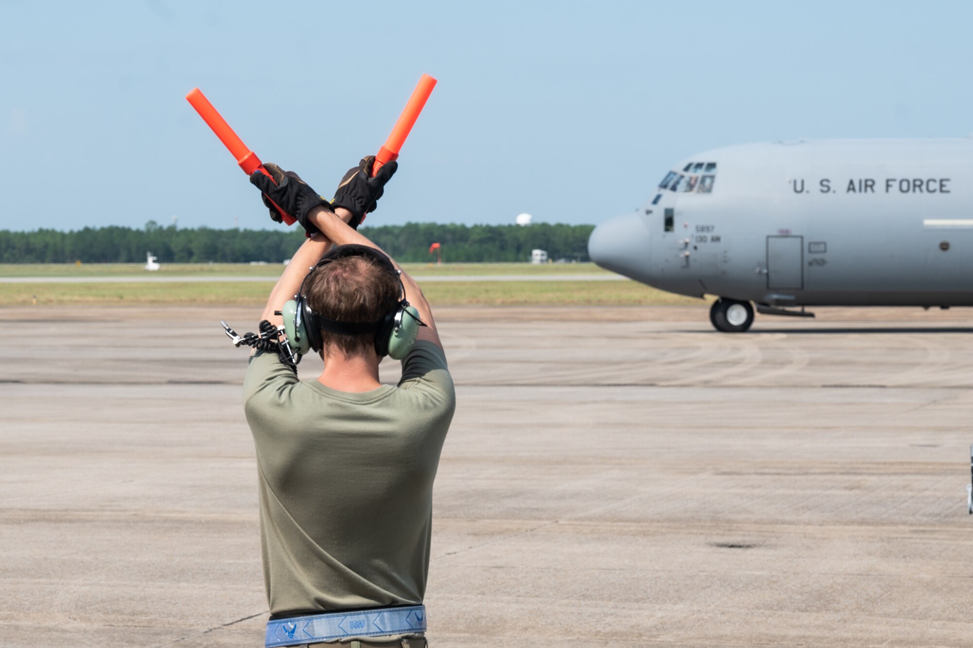 An airman assigned to the 130th Airlift Wing marshalls a C-130J-30 during the Fly Away Readiness Exercise (FLARE-V), Sept. 8, 2023, held at Gulfport Combat Readiness Training Center (CRTC), Gulfport, Miss. The fly-away exercise is a concept of operations, employing every function the unit has to operate in a foreign location with all equipment, personnel, and forces available to execute our global mobility mission. (U.S. Air National Guard photo by 2nd Lt. De-Juan Haley)
