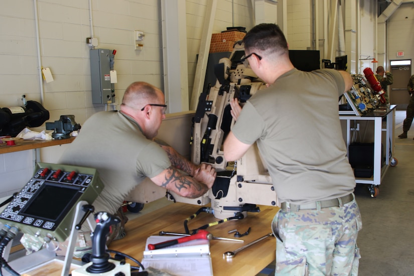 91B ALC students perform maintenance on the Common Remotely Operated Weapon Station system. Instructors from the 94th Training Division graduated their newest class of Wheeled Vehicle Mechanics (91B) from the 91B Advanced Leader Course (ALC) at the 80th Training Command’s Regional Training Site Maintenance – Devens.
