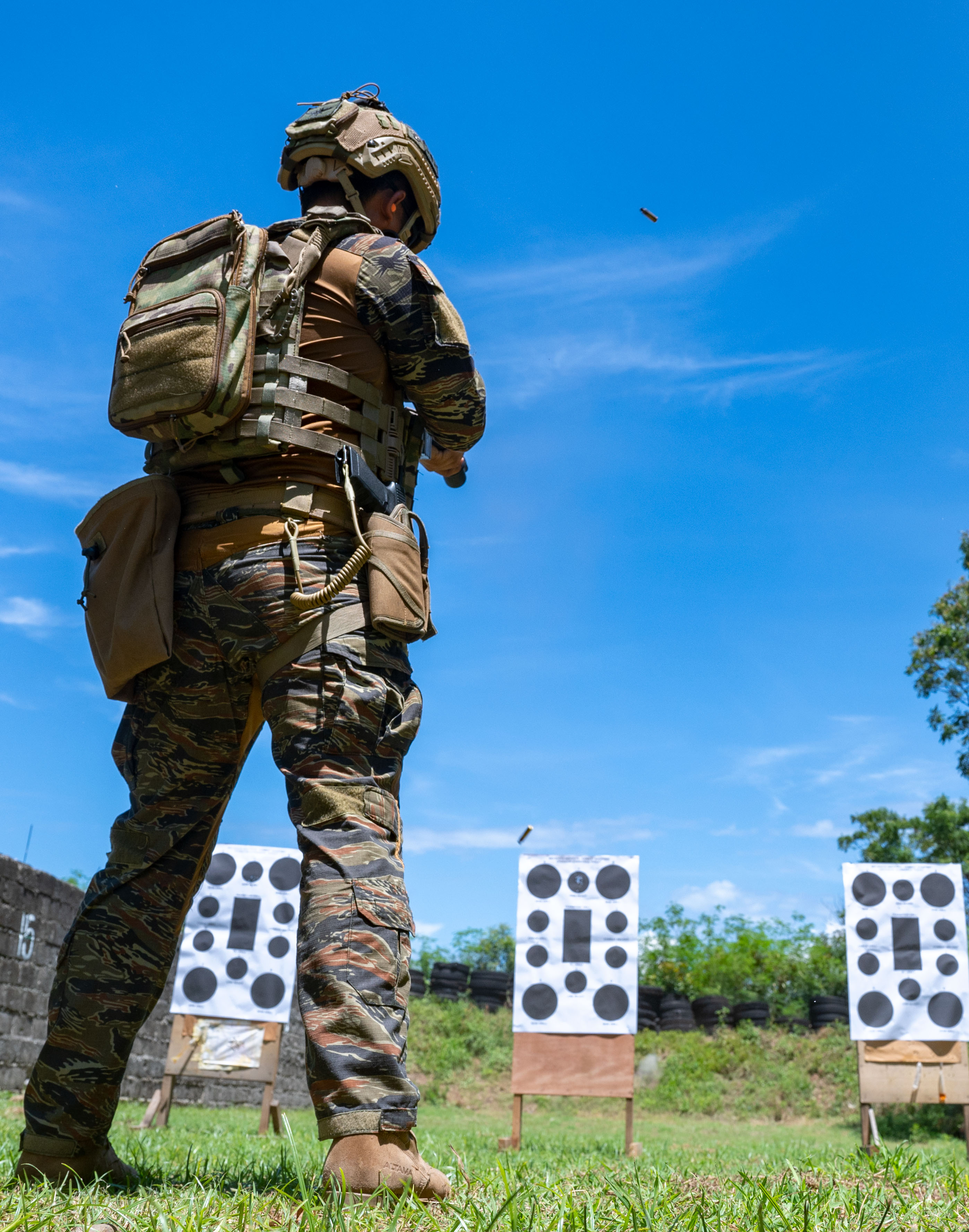 Philippine, US Naval Special Warfare Operators Conduct Live Fire Training
