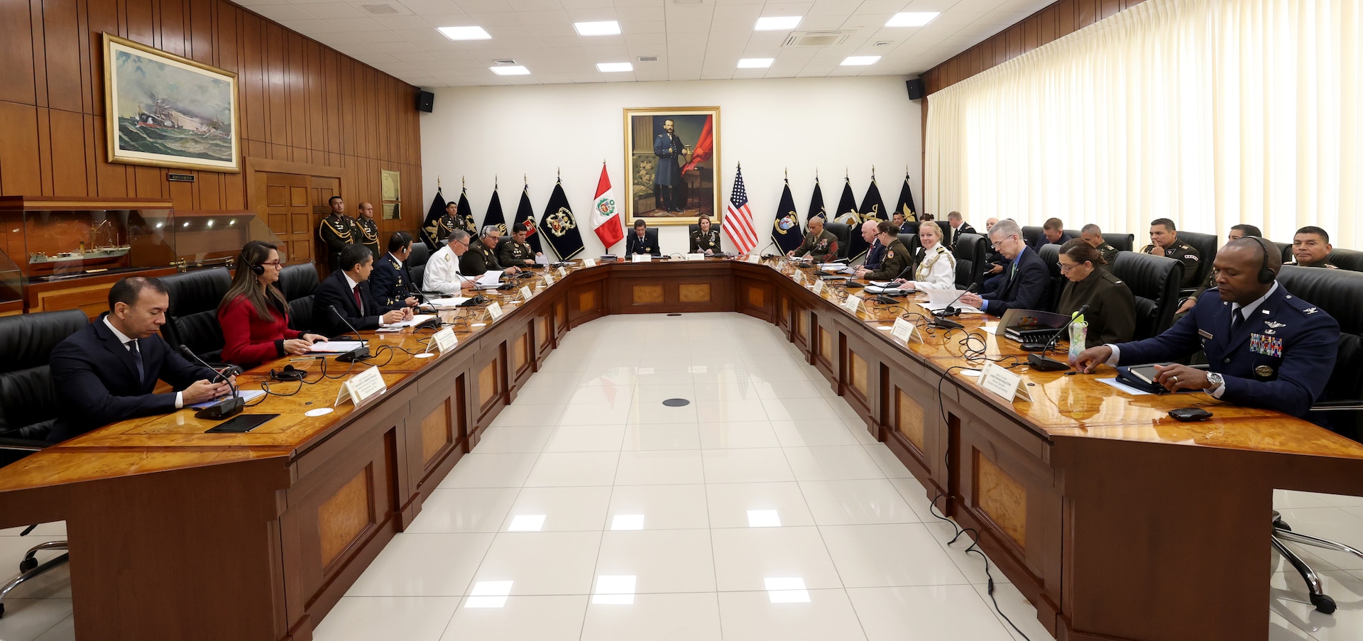 U.S. Army Gen. Laura Richardson meets with Peruvian Minister of Defense Jorge Chavez.