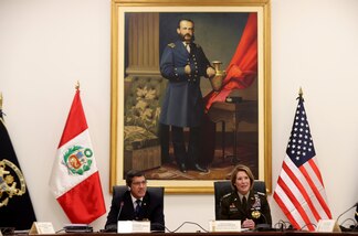 U.S. Army Gen. Laura Richardson meets with Peruvian Minister of Defense Jorge Chavez.