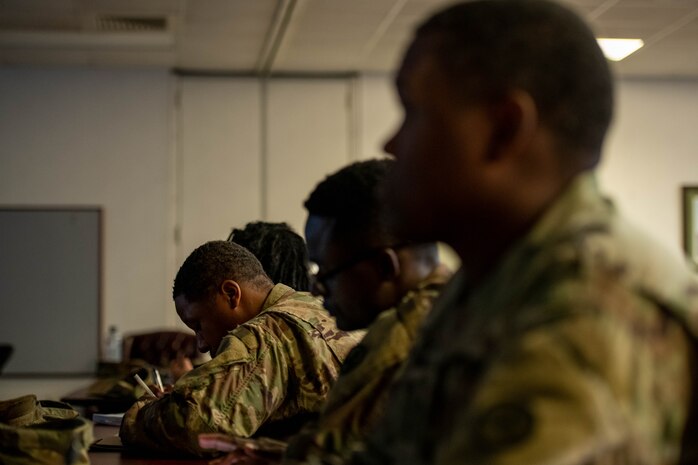 U.S. Soldiers with the 3rd Expeditionary Sustainment Command learn how to secure pallets.