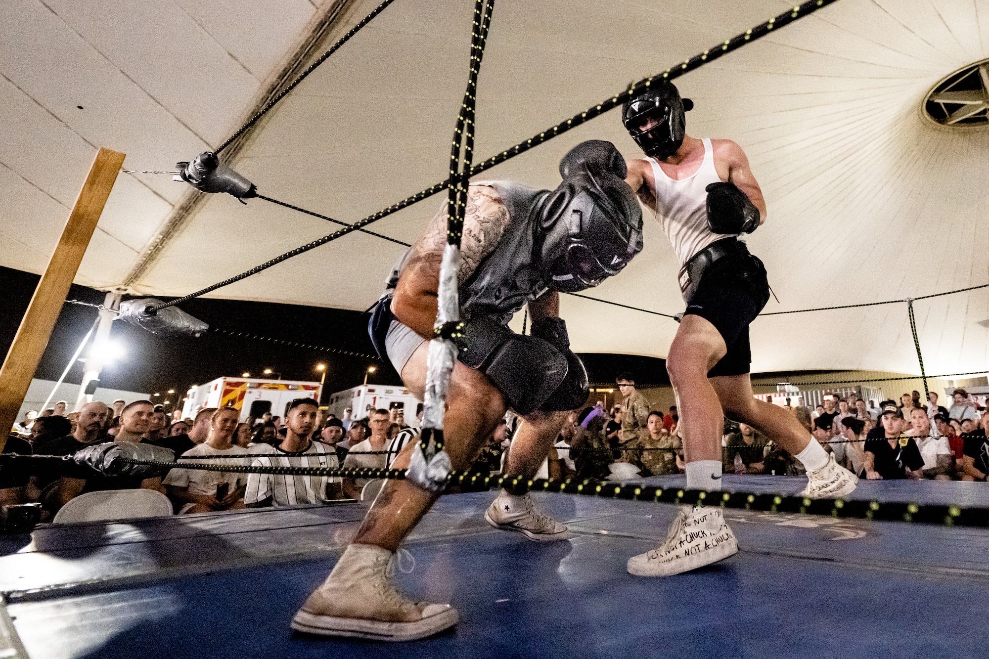 People boxing