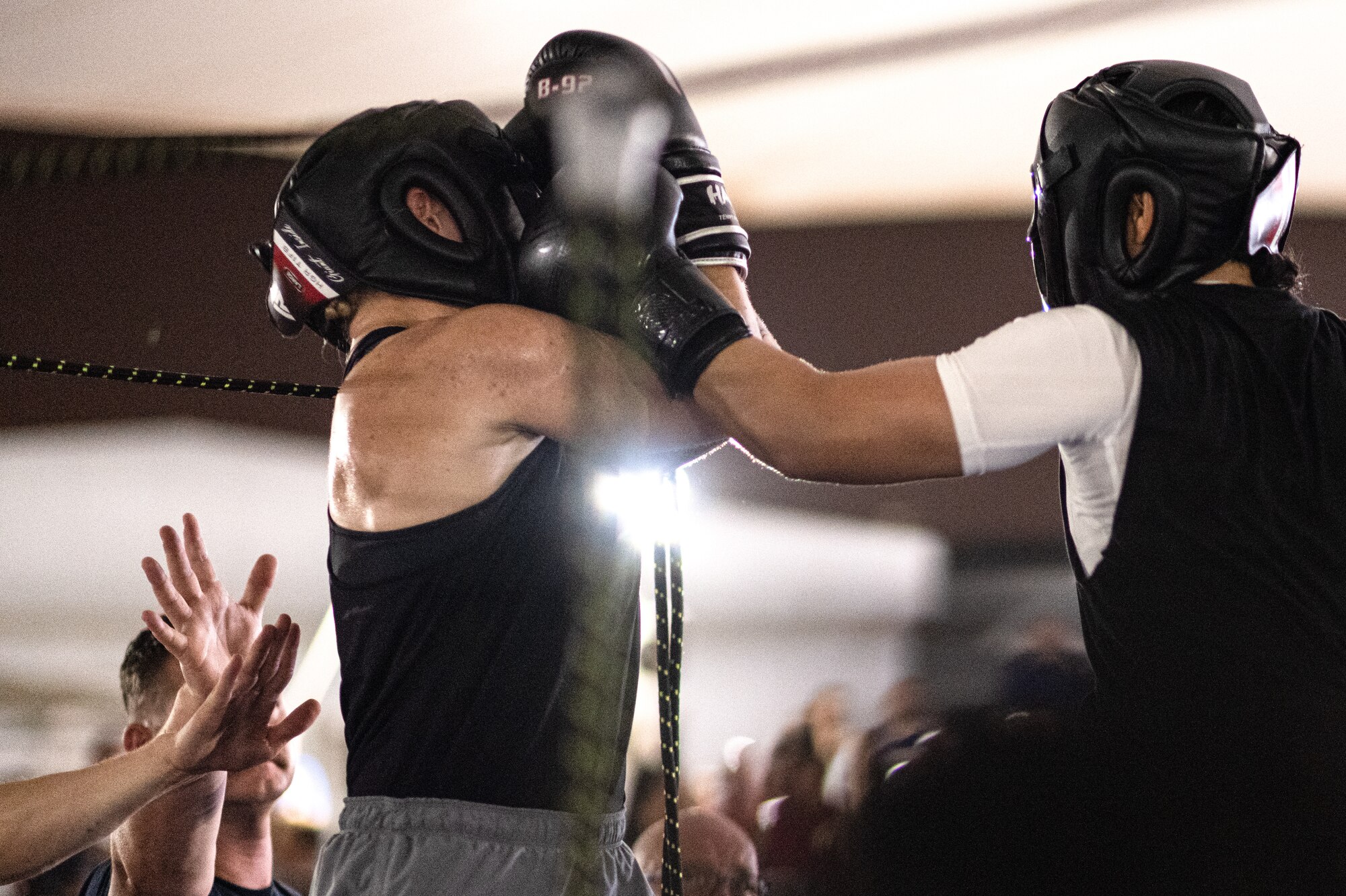 People boxing