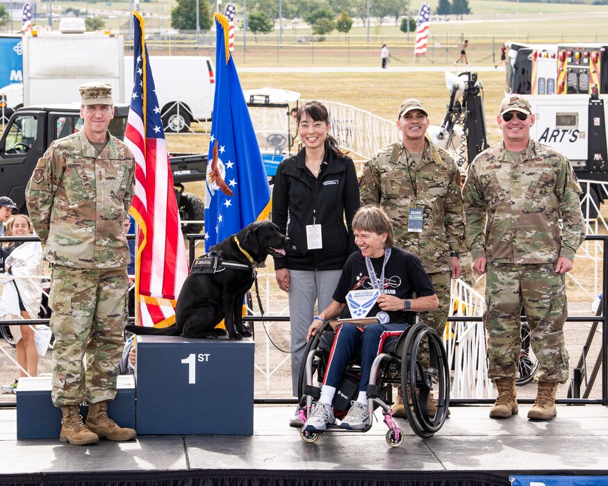 Wheeled race finisher with Air Force leaders