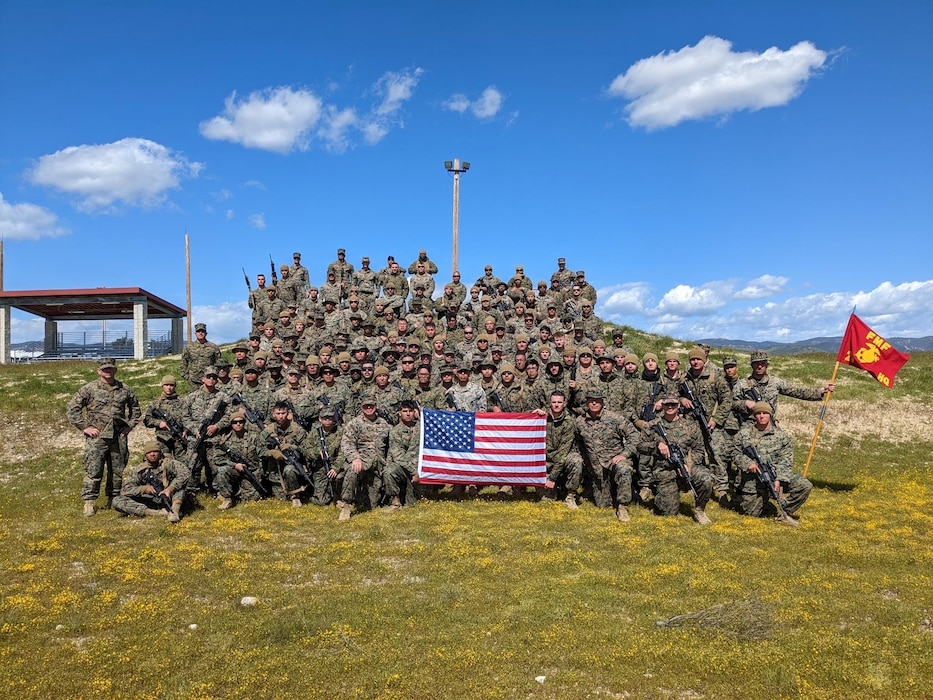 Marines with HQ Company, 23d Marine Regiment hold a squad competition