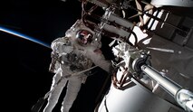Army Astronaut Lt. Col. (Dr.) Frank Rubio completes a spacewalk tethered to the International Space Station’s starboard truss structure, Nov. 15, 2022. (NASA photo)