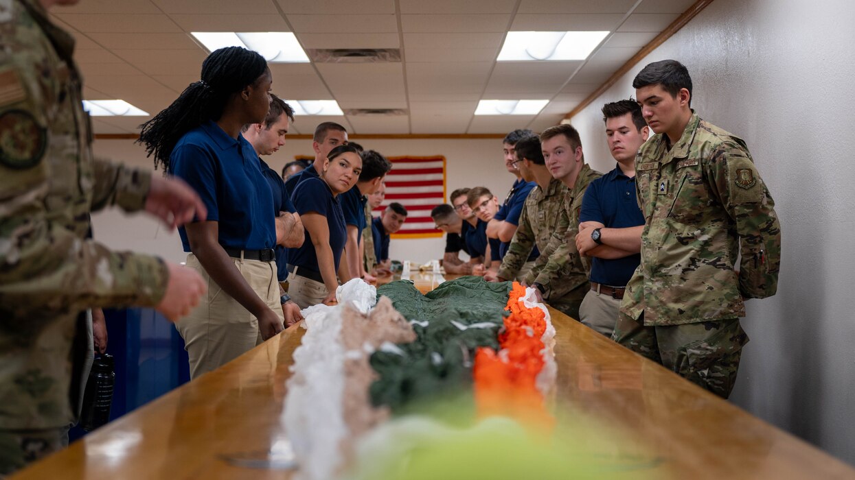 Luke AFB Home Page