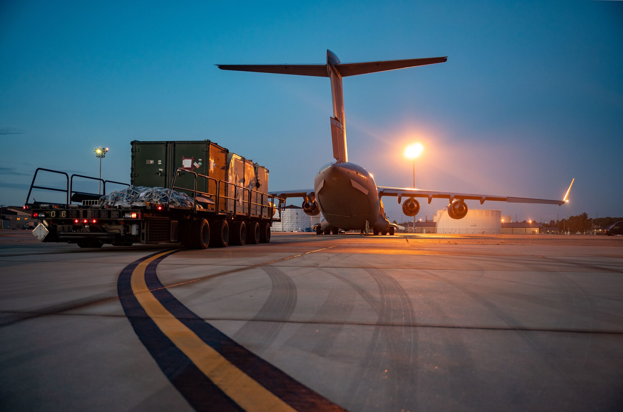 A K-loader prepares to load cargo onto a U.S. Air Force C-17 Globemaster III at Dover Air Force Base, Delaware, prior to the Agile Royal C-17 Air Force Force Generation certification event, Sept. 11, 2023. The 436th Aerial Port Squadron evaluated their ability to transition from peacetime readiness to contingency operations during Agile Royal. (U.S. Air Force photo by Airman 1st Class Amanda Jett)
