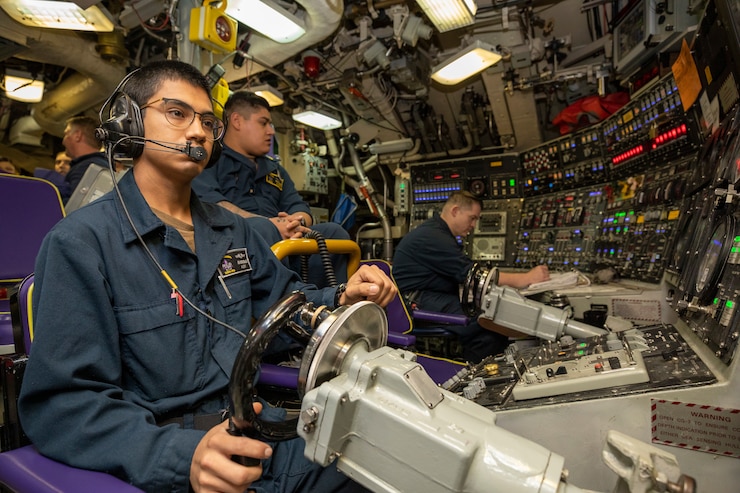 U.S. Navy Sailors stand watch in the bridge aboard the Ohio-class ballistic missile submarine USS Louisiana (SSBN 743) Demonstration and Shakedown Operation-32 (DASO-32).