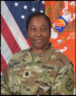 Official Photo of LTC Lauren Bell