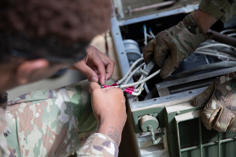 Army Reserve Soldiers log 564 maintenance hours during Forward Wrench