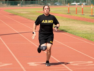 Master Sgt. Jasmin McKenzie training for the 2024 Army Trials.