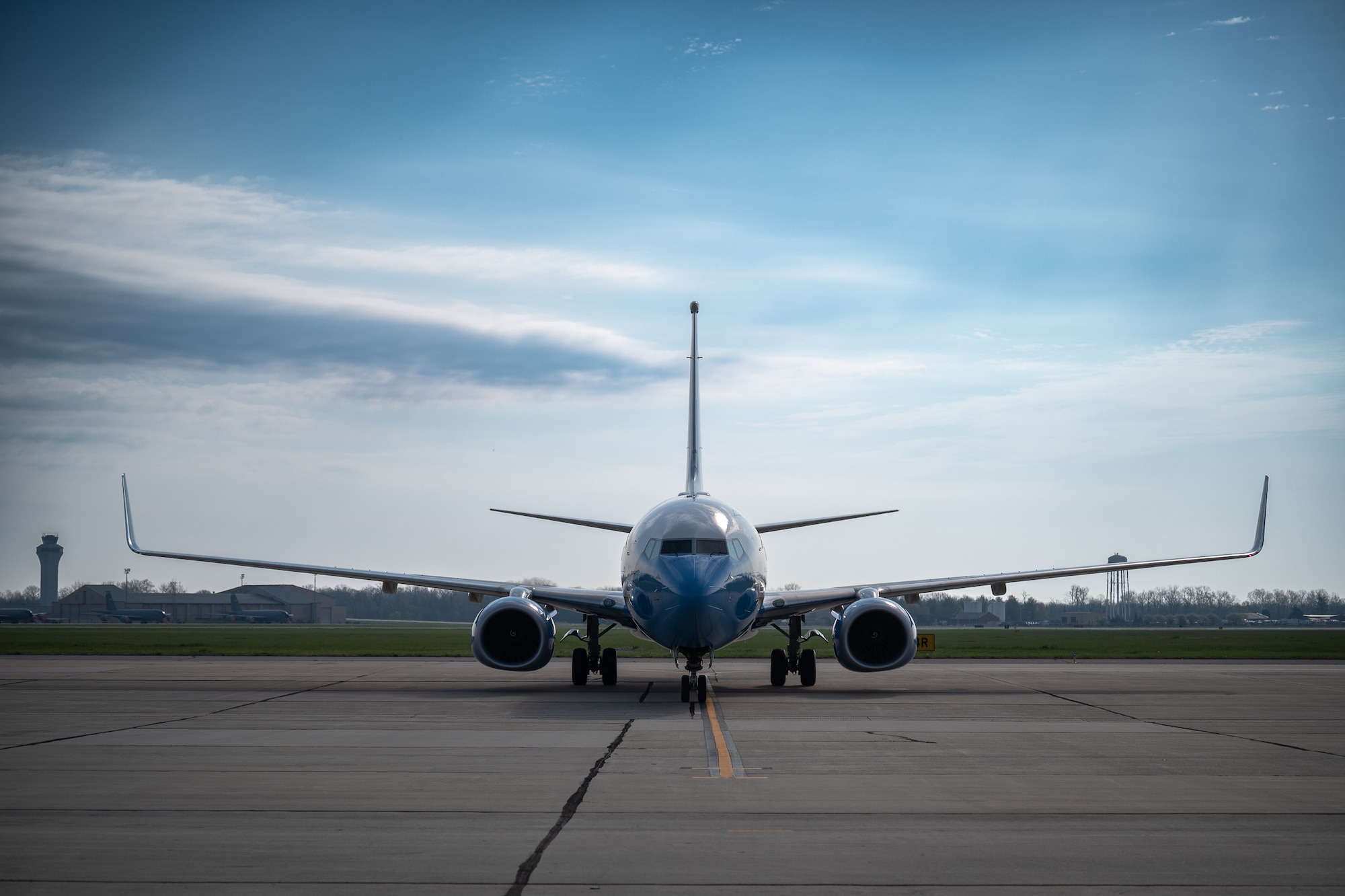 A 932nd Airlift Wing C-40c stops short of parking, to allow a flying crew chief to disembark and assist with parking the aircraft post-mission return over the Easter Holiday weekend, March 31, 2023, Scott Air Force Base, Illinois. (U.S. Air Force photo by Christopher Parr)