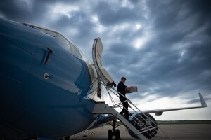 A flight attendant with the 73rd Airlift Squadron unloads a 932nd Airlift Wing C-40C aircraft post-mission return on March 31, 2024, Scott Air Force Base, Illinois. (U.S. Air Force photo by Christopher Parr)