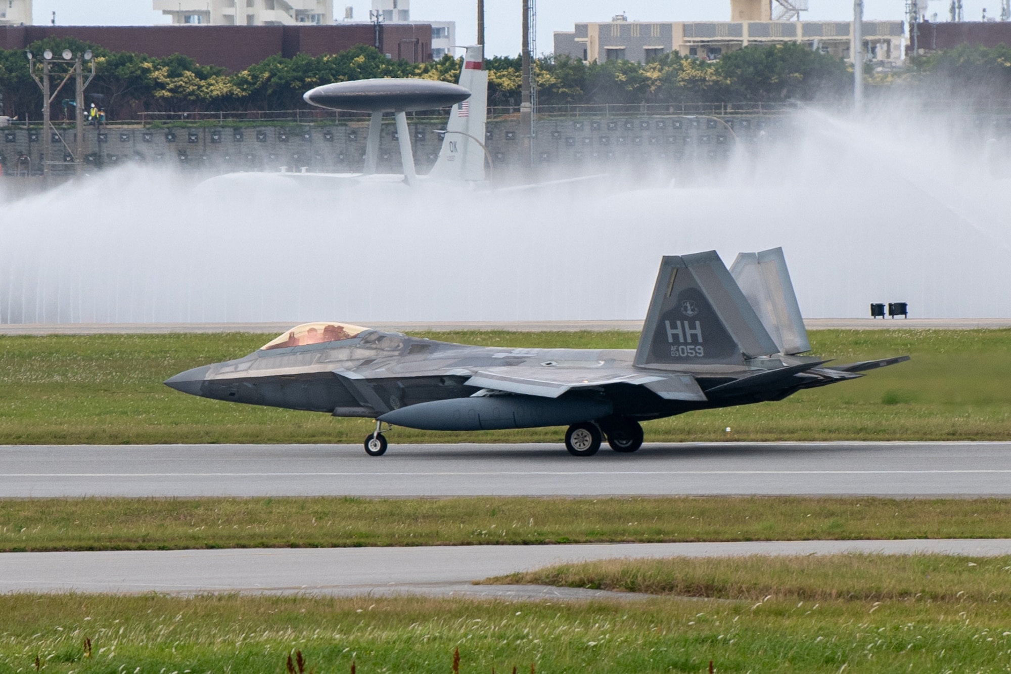 数量限定！在庫処分セール 売り切れ御免 Raptors arrive to the Keystone of the Pacific > Kadena Air 航空機・ヘリコプター